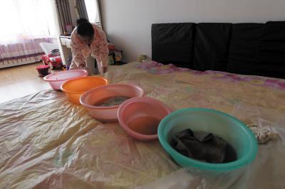 成武楼上漏水，住户失联，小区没物管，业主维权难！律师来支招……